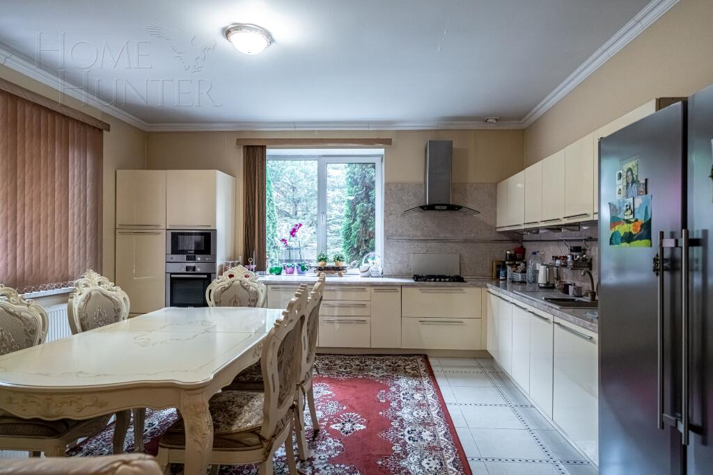 3-этажный коттедж 980 м² с отделкой