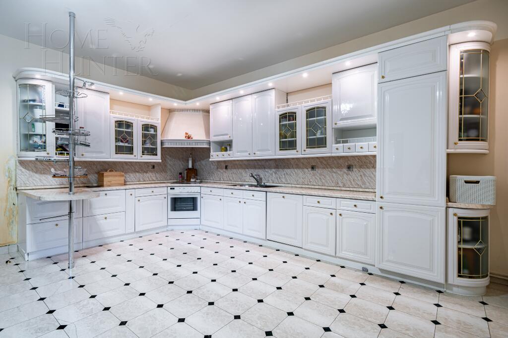 3-этажный коттедж 880 м² с отделкой