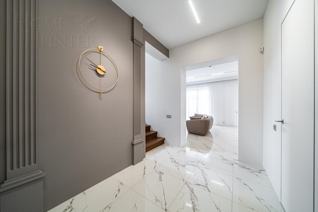 2-этажный коттедж 250 м² с отделкой