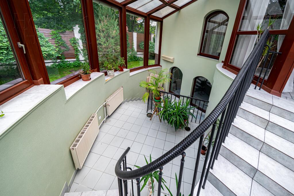 3-этажный коттедж 600 м² с отделкой