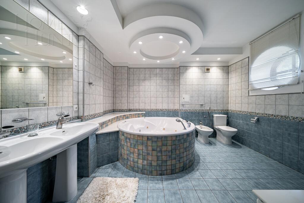 3-этажный коттедж 600 м² с отделкой