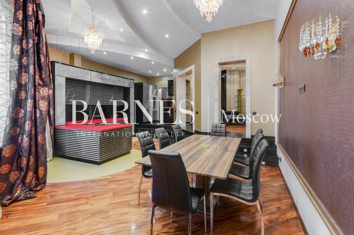 5-КОМН. КВАРТИРА С ОТДЕЛКОЙ 220 М² НА 3 ЭТАЖЕ