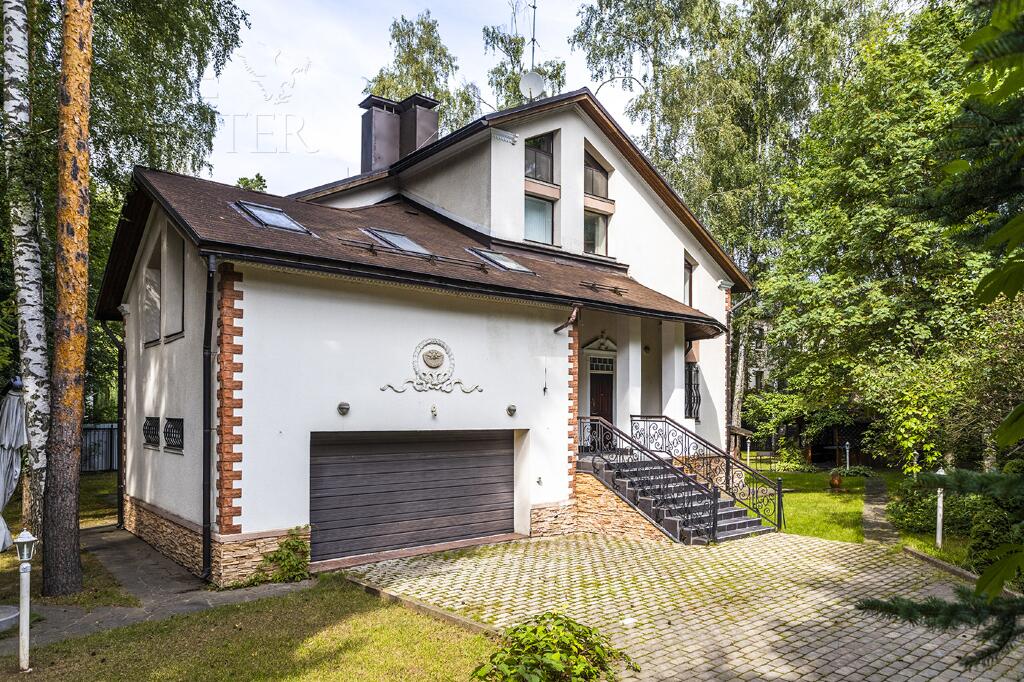 3-этажный коттедж 400 м² с отделкой
