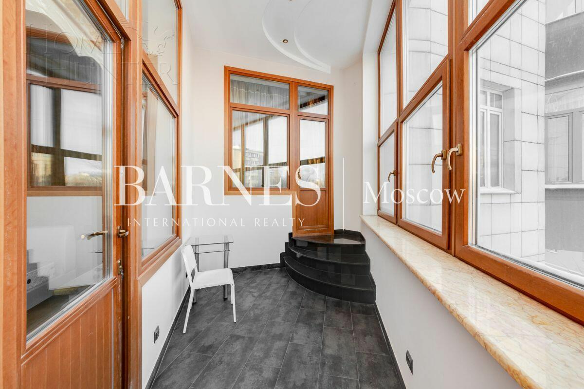 5-КОМН. КВАРТИРА С ОТДЕЛКОЙ 220 М² НА 3 ЭТАЖЕ