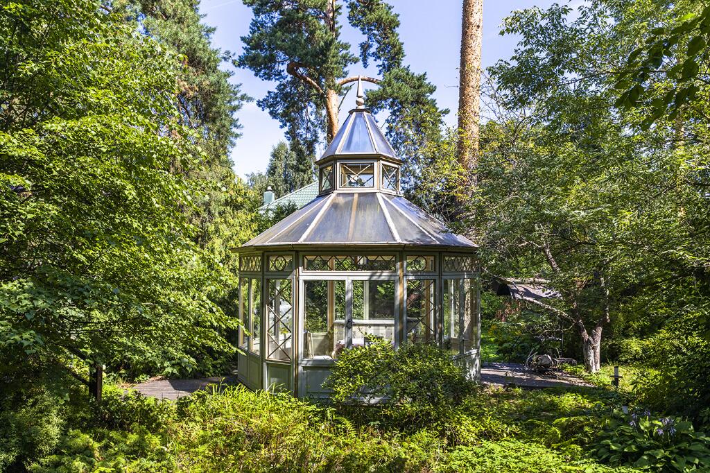 3-этажный коттедж 1 250 м² с отделкой