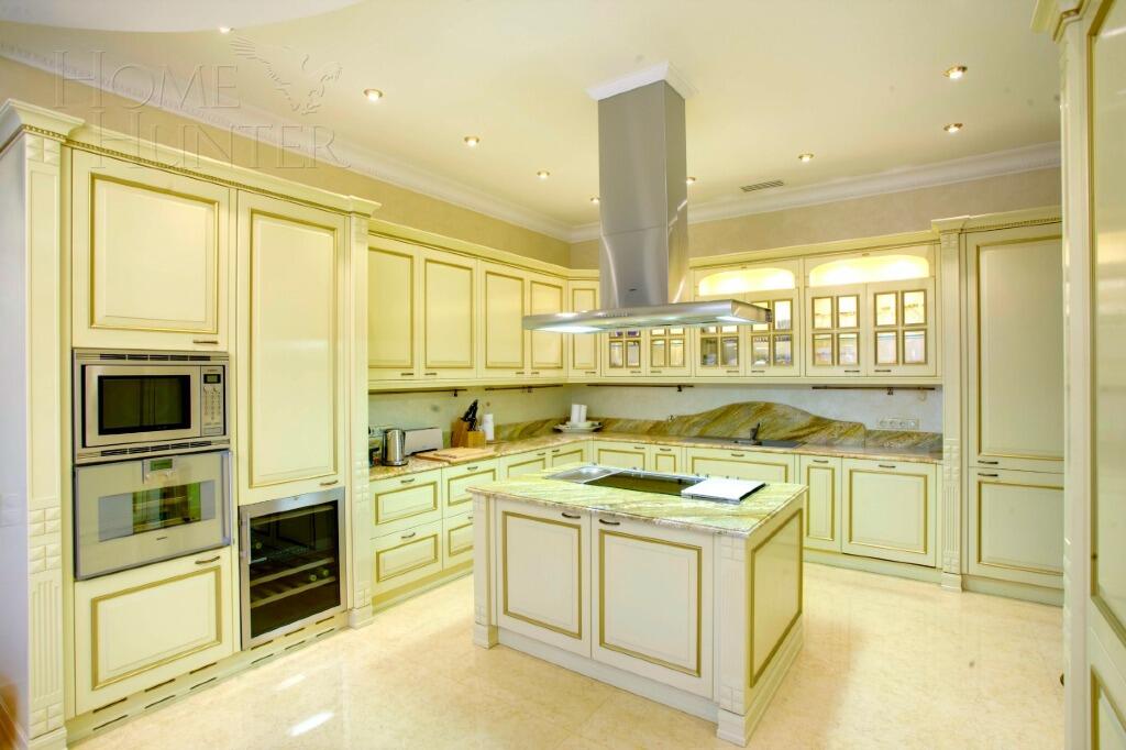 3-этажный коттедж 1 832 м² с отделкой