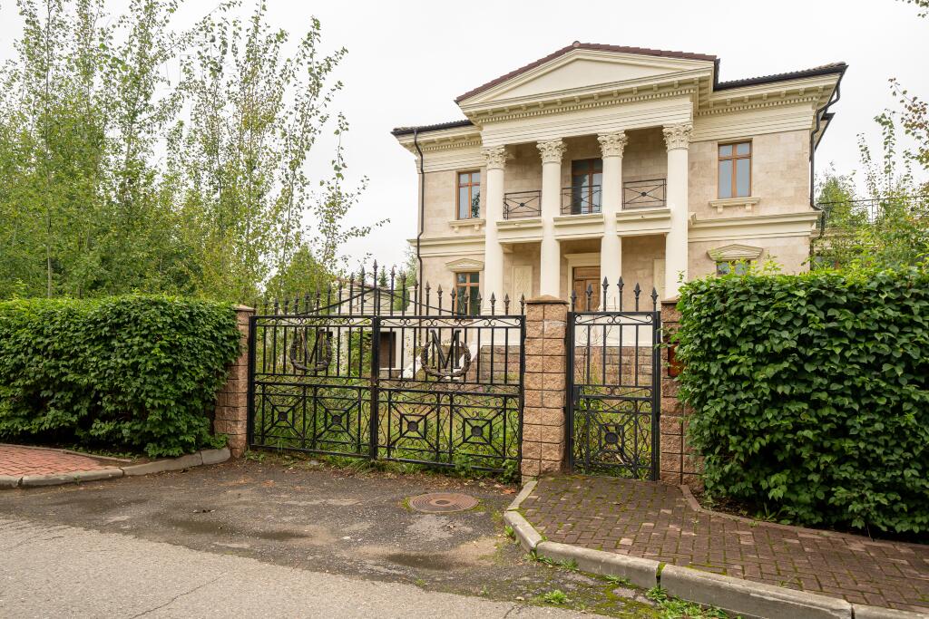 2-этажный коттедж 680 м² без отделки