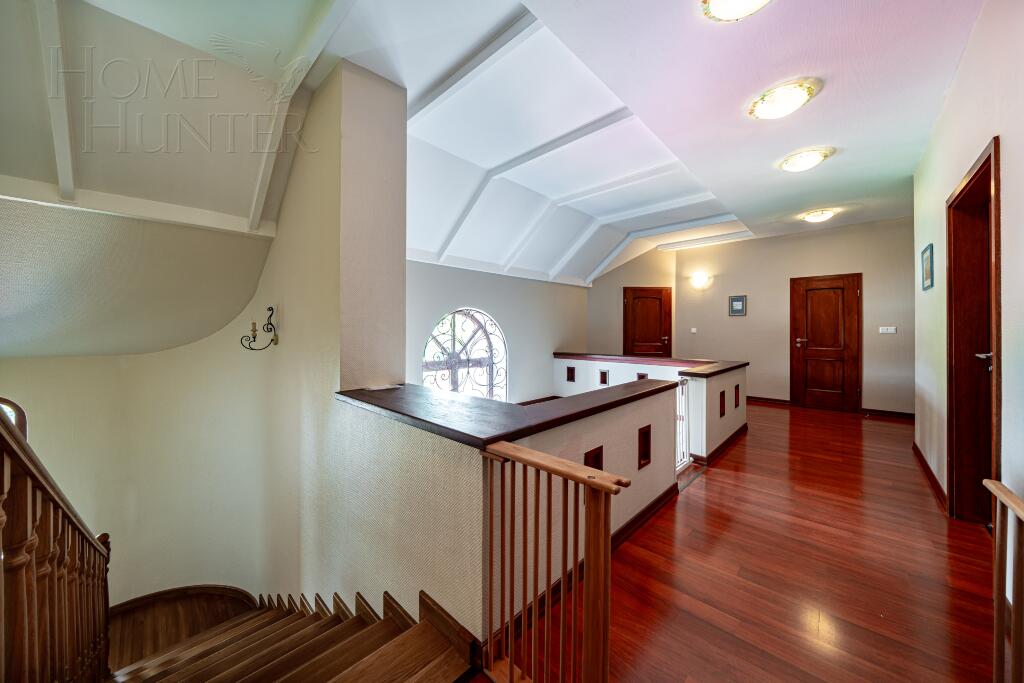 3-этажный коттедж 600 м² с отделкой