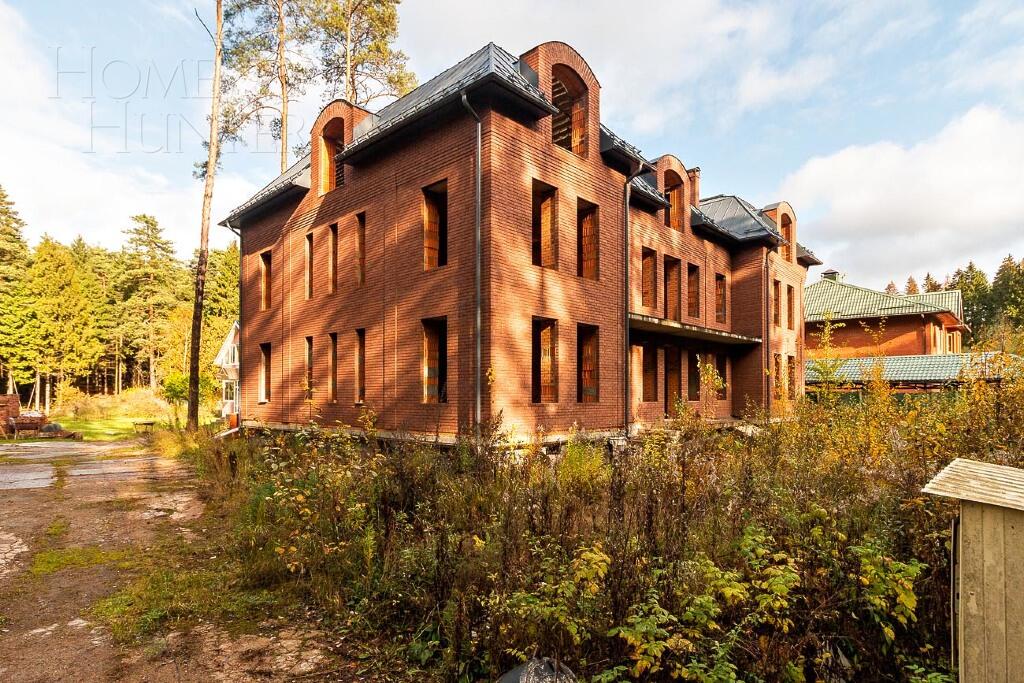 2-этажный коттедж 1 100 м² без отделки