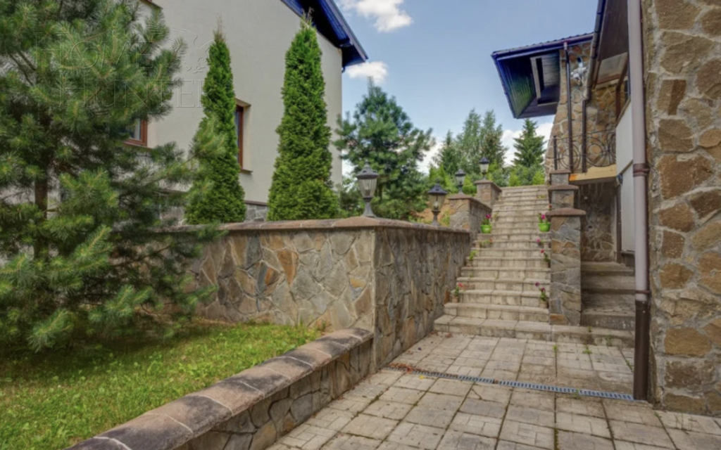 2-этажный коттедж 1 140 м² с отделкой