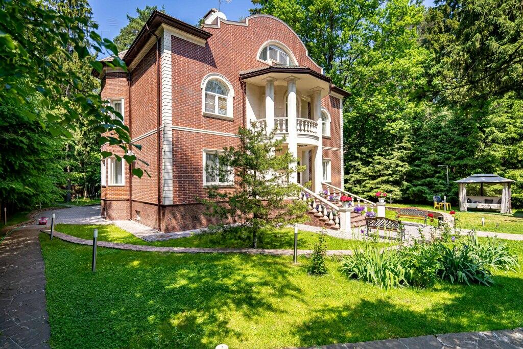 2-этажный коттедж 850 м² с отделкой