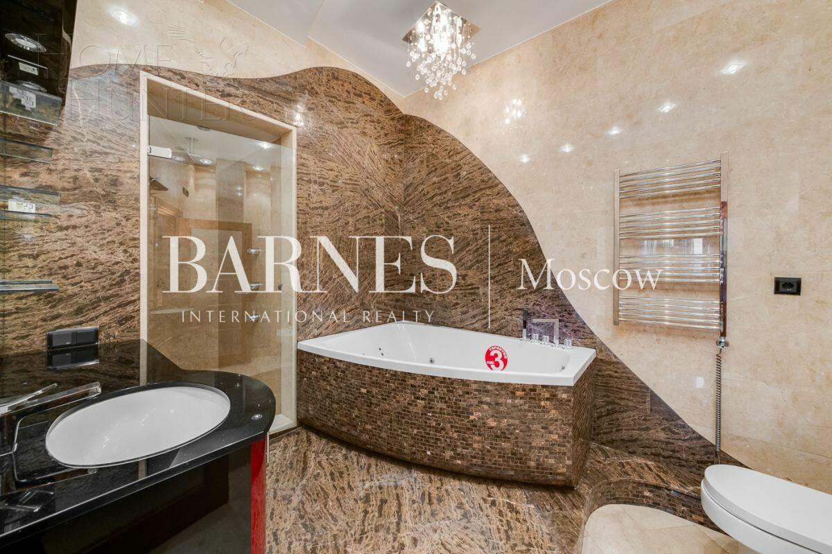 5-КОМН. КВАРТИРА С ОТДЕЛКОЙ 220 М² НА 3 ЭТАЖЕ