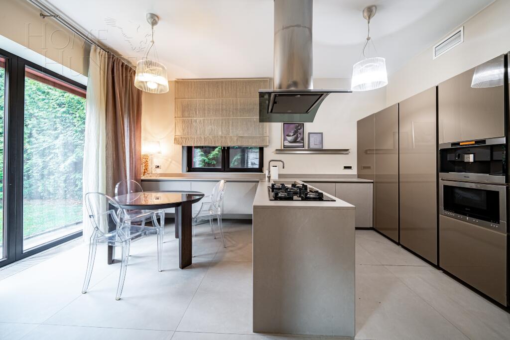 2-этажный коттедж 600 м² с отделкой