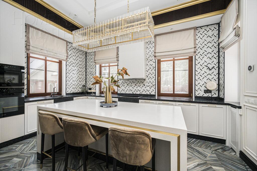 3-этажный коттедж 697 м² с отделкой