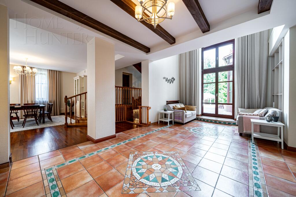 3-этажный коттедж 600 м² с отделкой