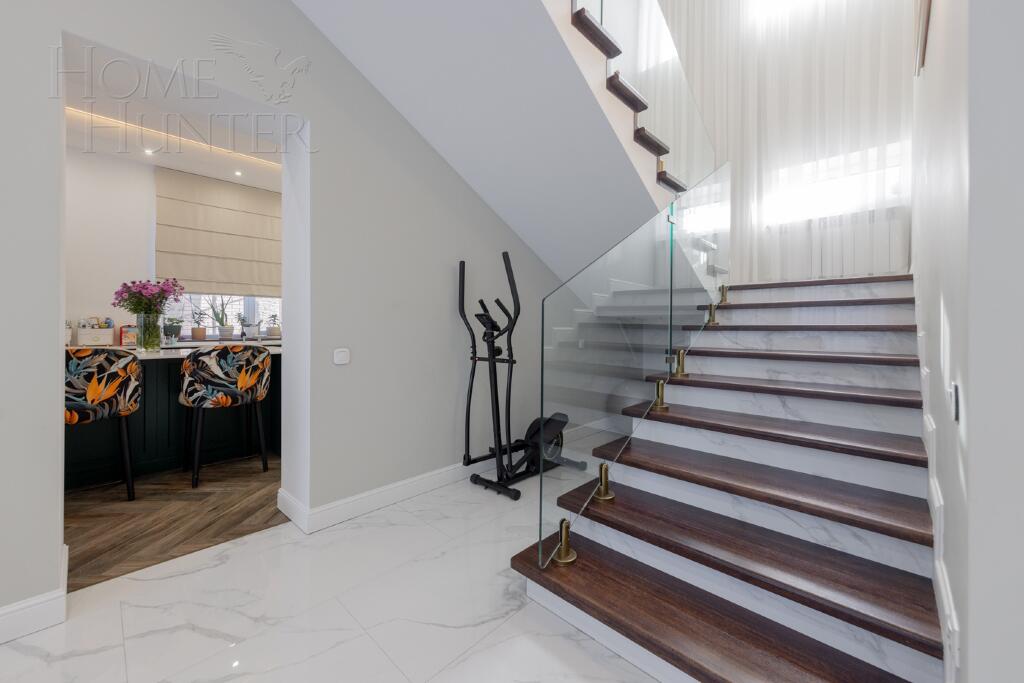 2-этажный коттедж 350 м² с отделкой