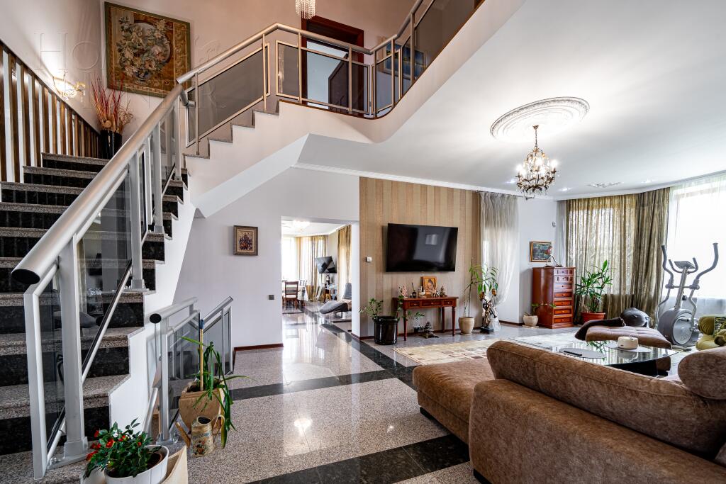 2-этажный коттедж 750 м² с отделкой