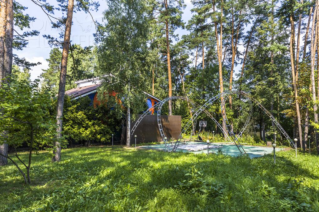 3-этажный коттедж 1 250 м² с отделкой