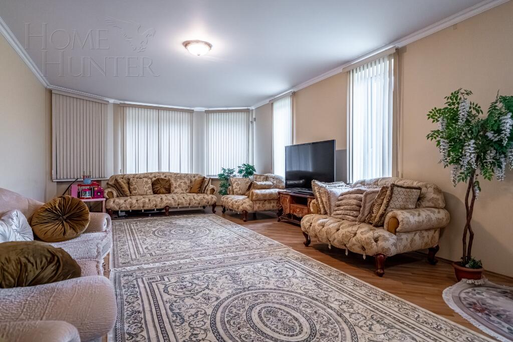 3-этажный коттедж 980 м² с отделкой