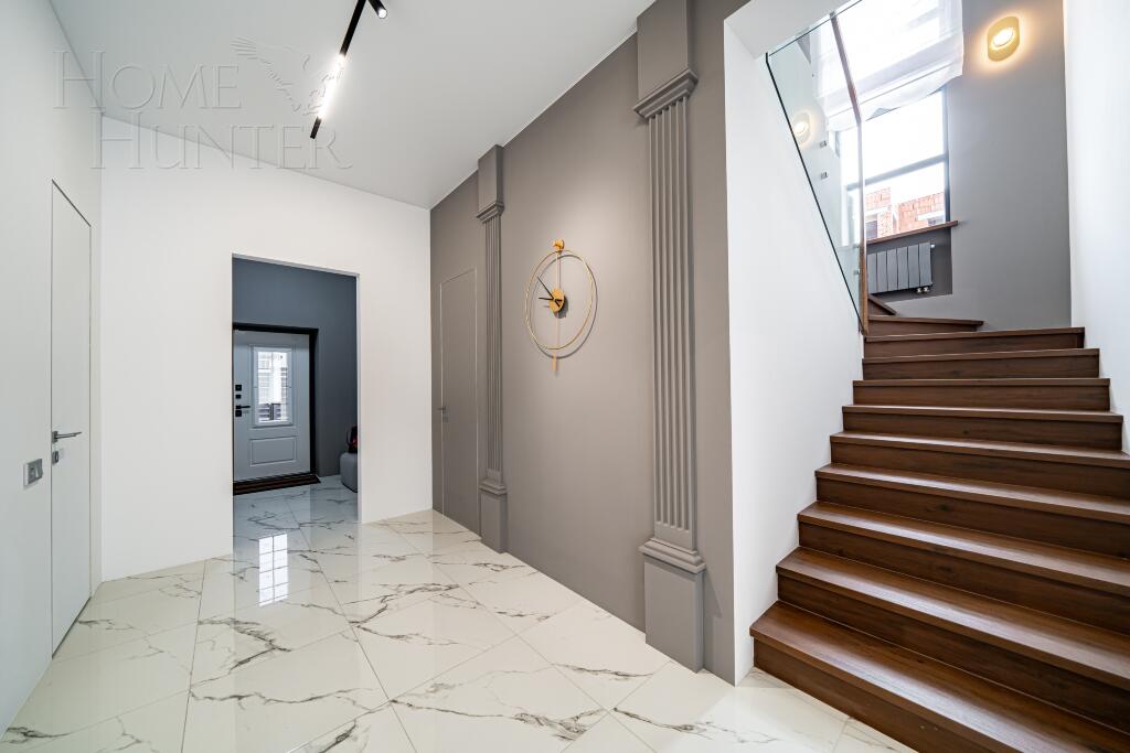 2-этажный коттедж 250 м² с отделкой