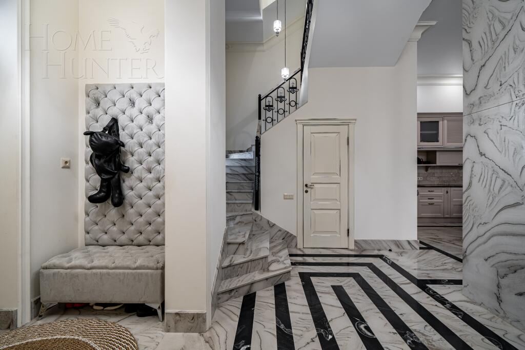 3-этажный таунхаус 270 м² с отделкой