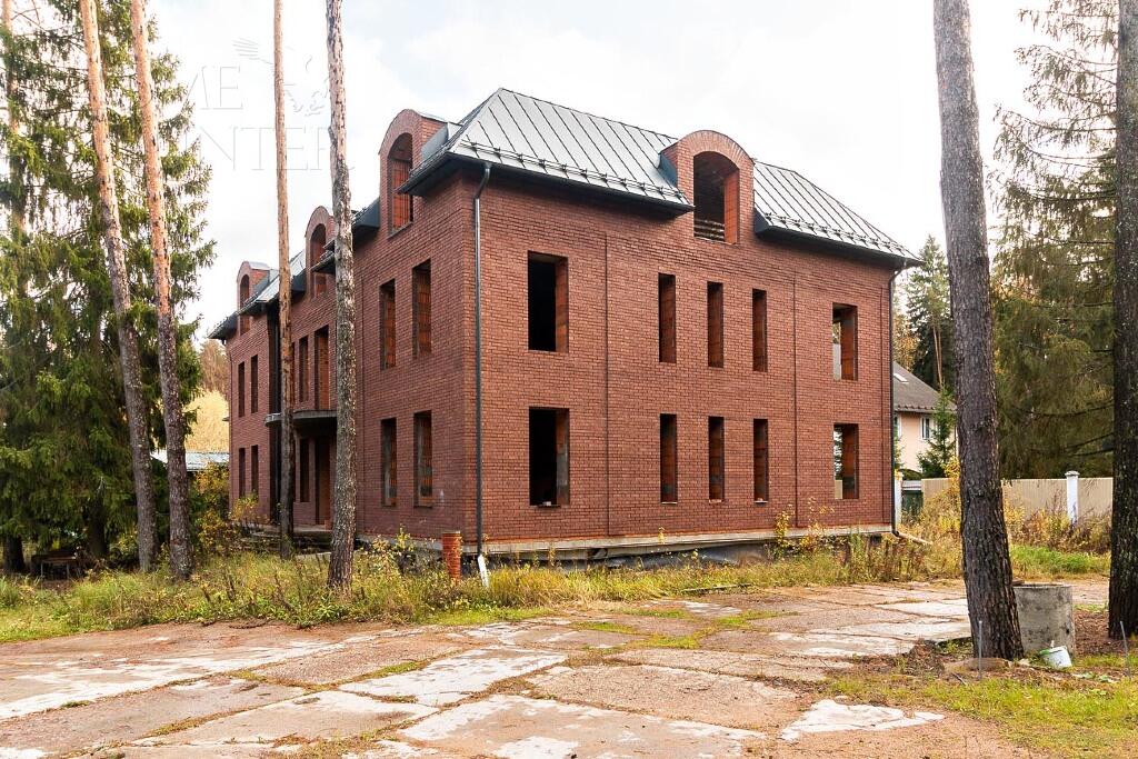 2-этажный коттедж 1 100 м² без отделки