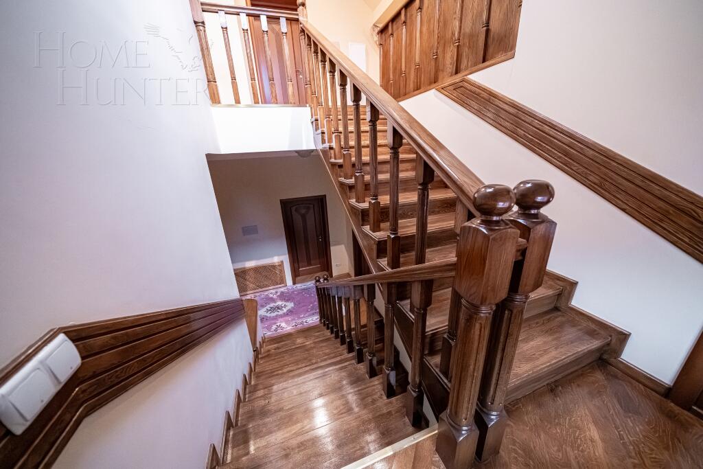 3-этажный коттедж 980 м² с отделкой