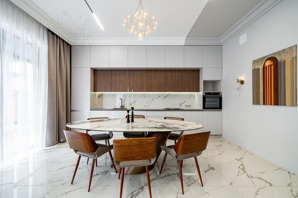 2-этажный коттедж 250 м² с отделкой