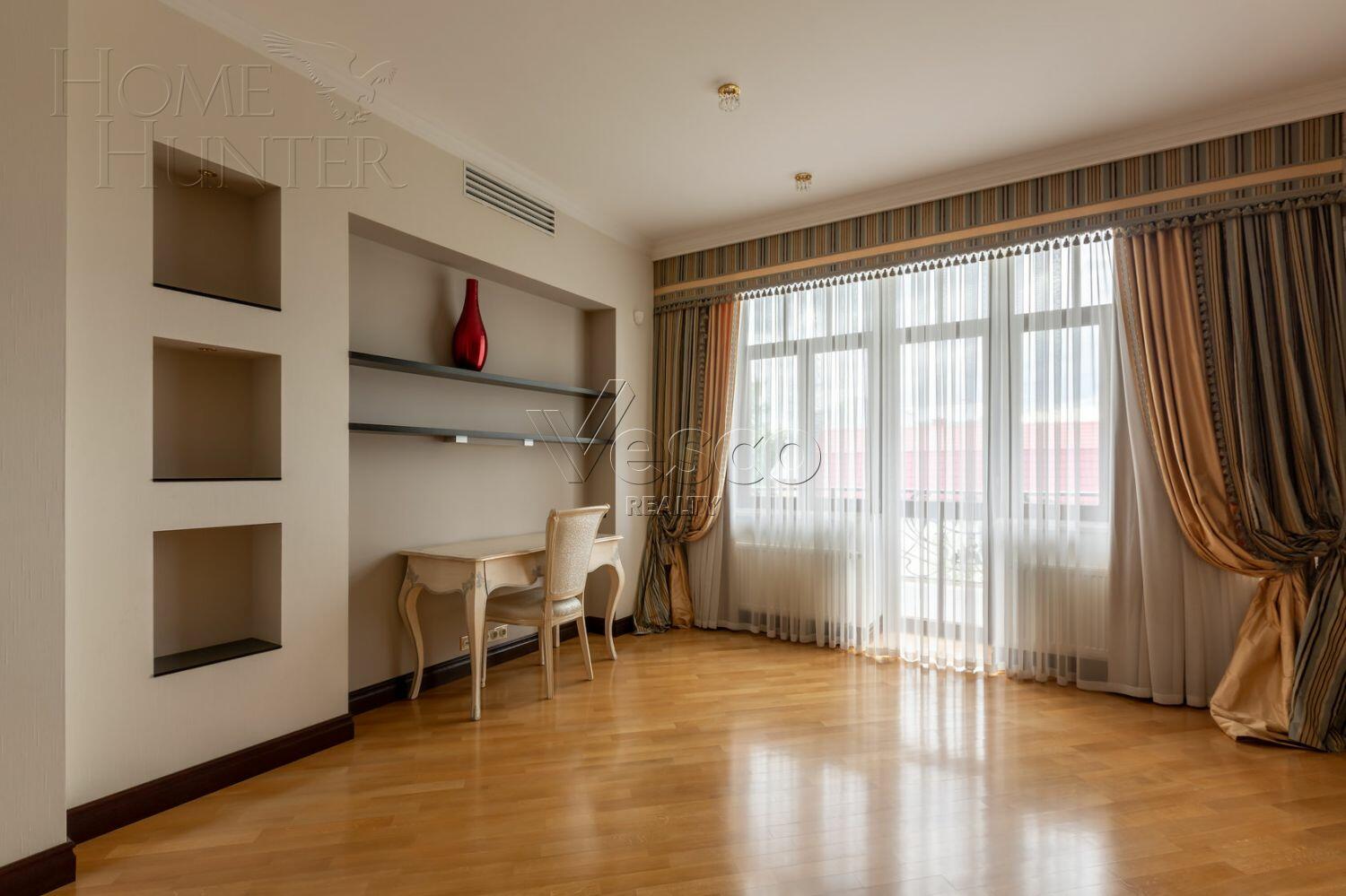 2-этажный коттедж 1 832 м² с отделкой