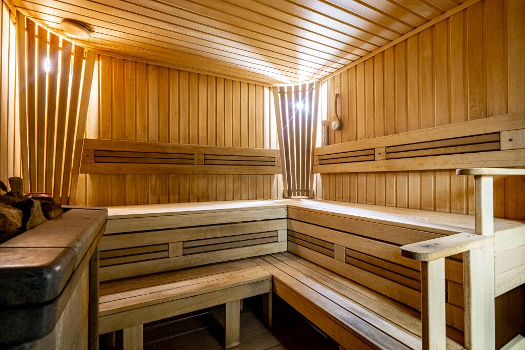 2-этажный коттедж 600 м² с отделкой