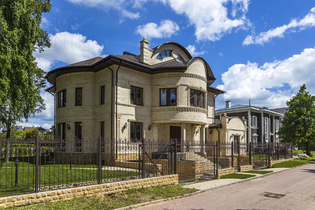 2-этажный коттедж 500 м² без отделки