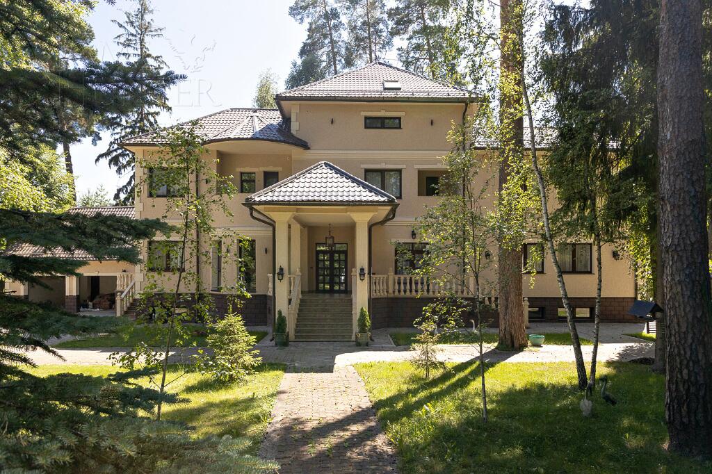 2-этажный коттедж 850 м² с отделкой