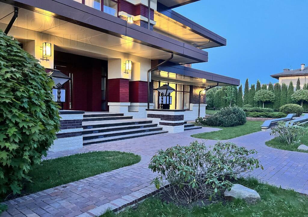 2-этажный коттедж 900 м² с отделкой