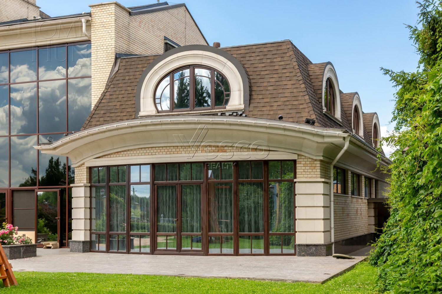 2-этажный коттедж 1 832 м² с отделкой