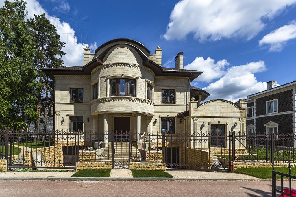 2-этажный коттедж 500 м² без отделки