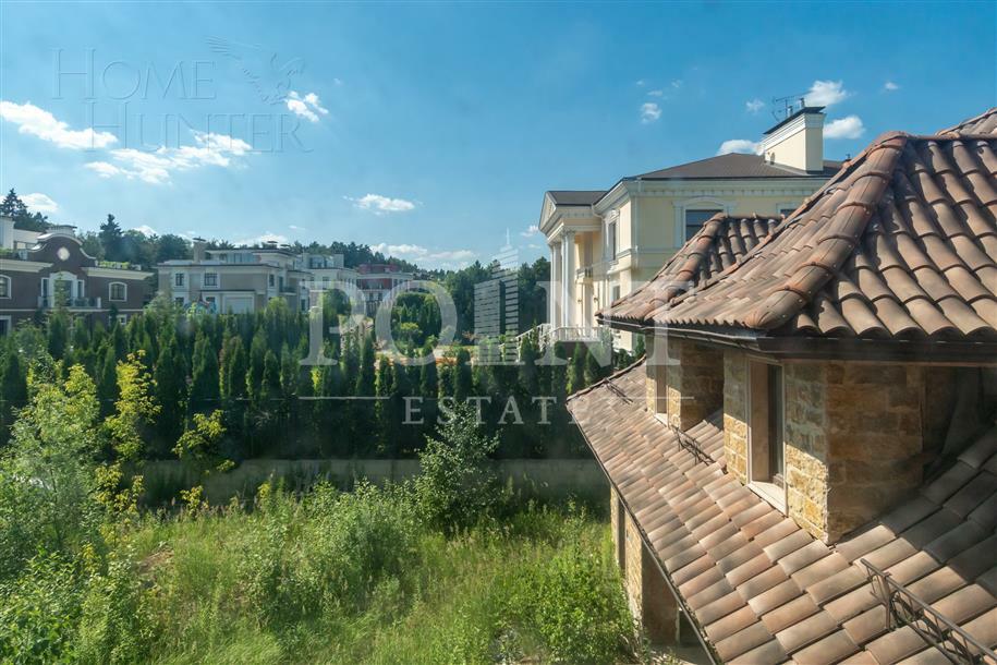 3-этажный коттедж 650 м² без отделки