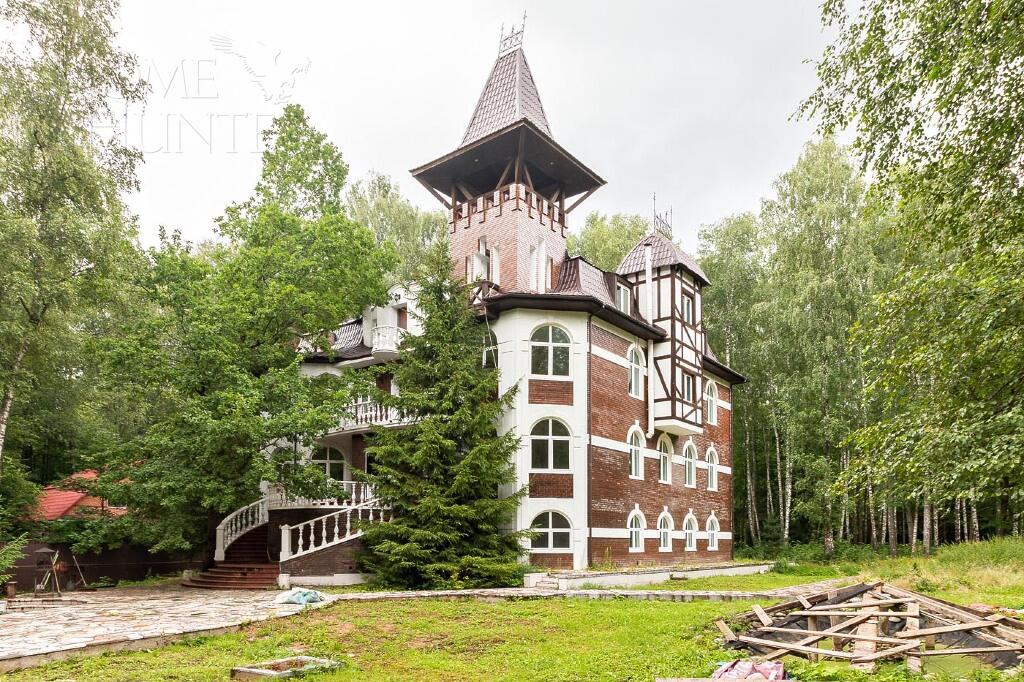 3-этажный коттедж 8 755 м² с отделкой