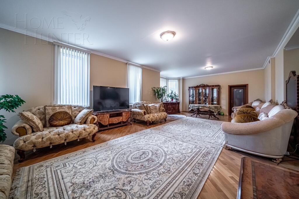 3-этажный коттедж 980 м² с отделкой