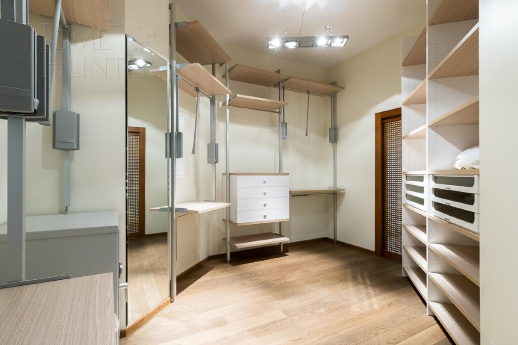 2-этажный коттедж 850 м² с отделкой