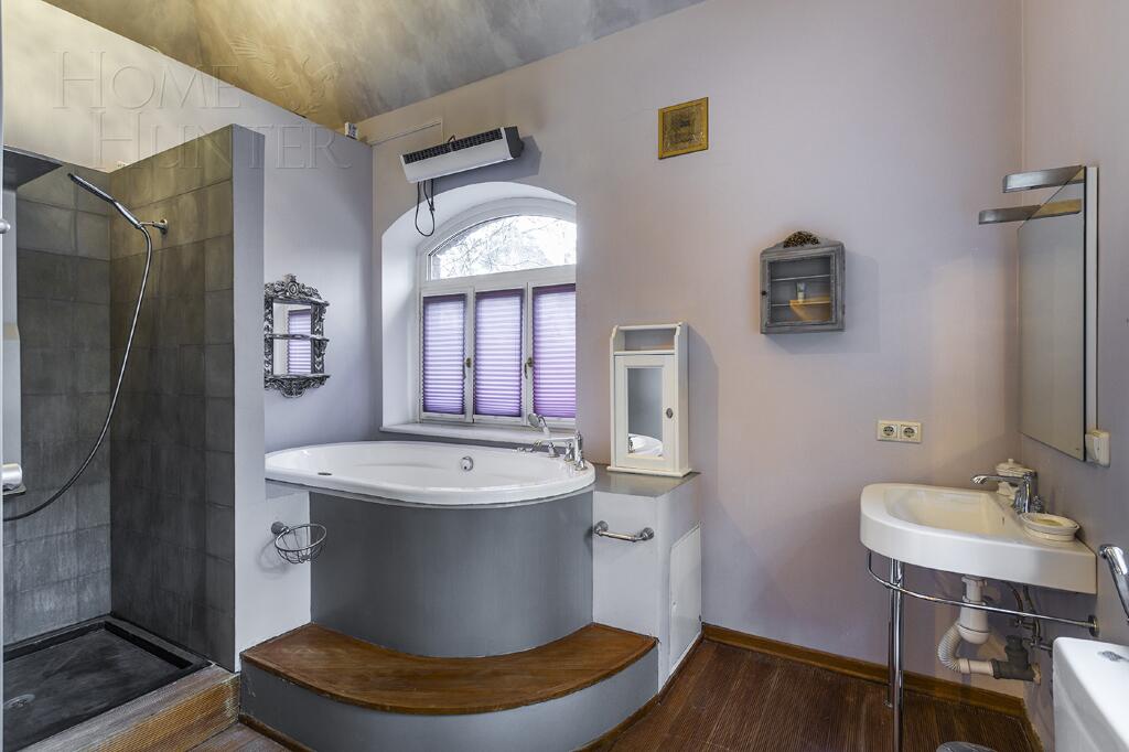 3-этажный коттедж 1 250 м² с отделкой