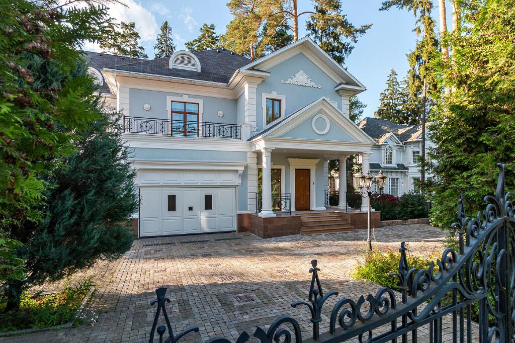 2-этажный коттедж 782.7 м² с отделкой