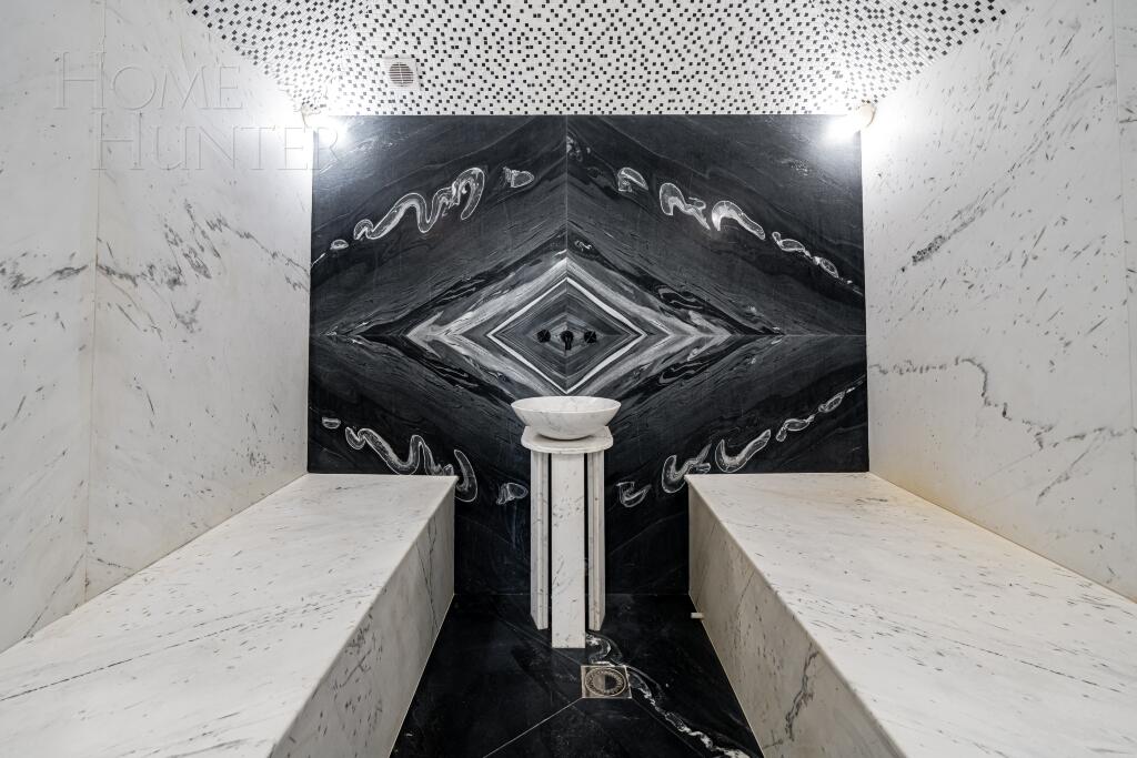 3-этажный таунхаус 270 м² с отделкой