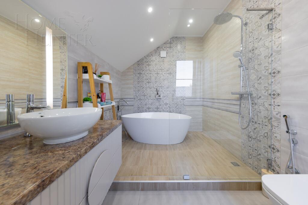 2-этажный коттедж 350 м² с отделкой