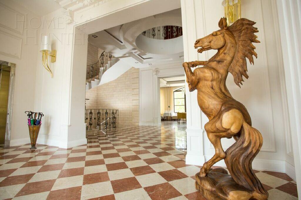 2-этажный коттедж 3 550 м² с отделкой