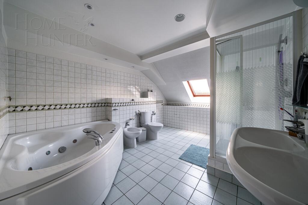 3-этажный коттедж 600 м² с отделкой