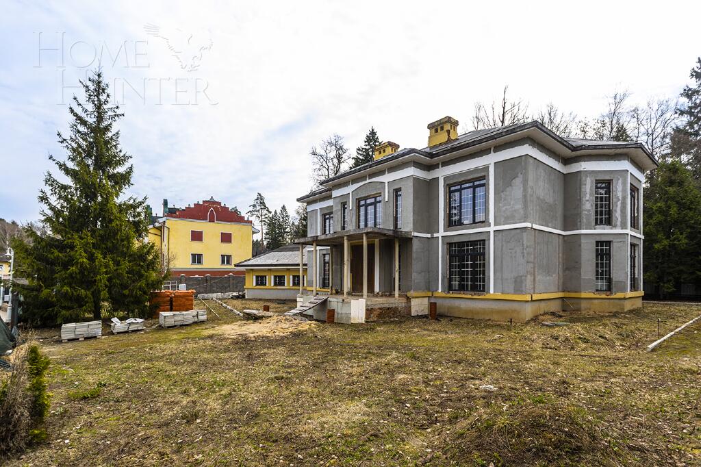 2-этажный коттедж 1 100 м² без отделки