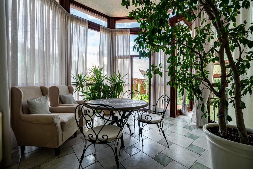 3-этажный коттедж 600 м² с отделкой