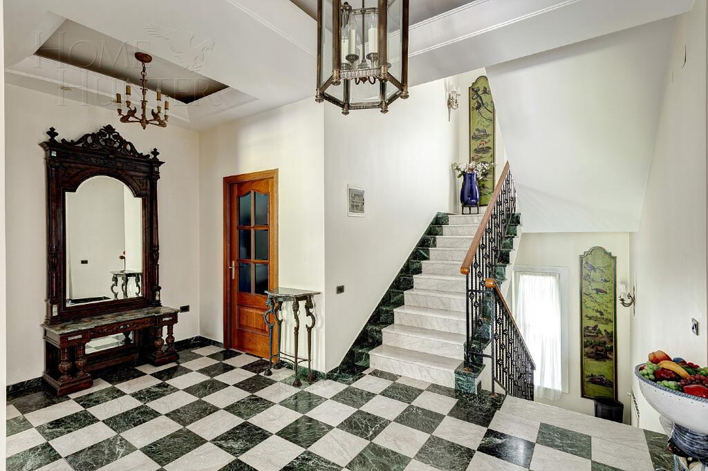 2-этажный коттедж 850 м² с отделкой