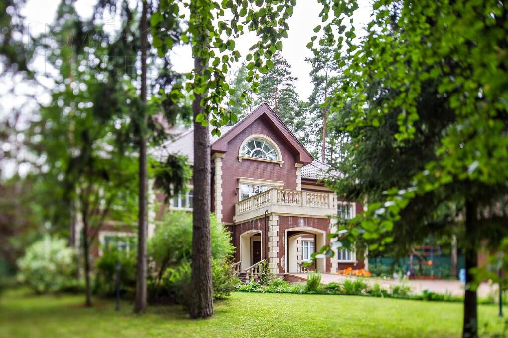 2-этажный коттедж 850 м² с отделкой