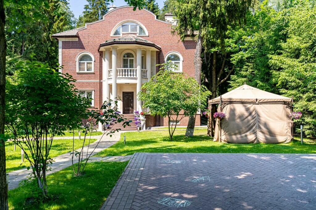2-этажный коттедж 850 м² с отделкой